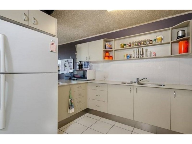 2/6 Parker Street, Labrador QLD 4215