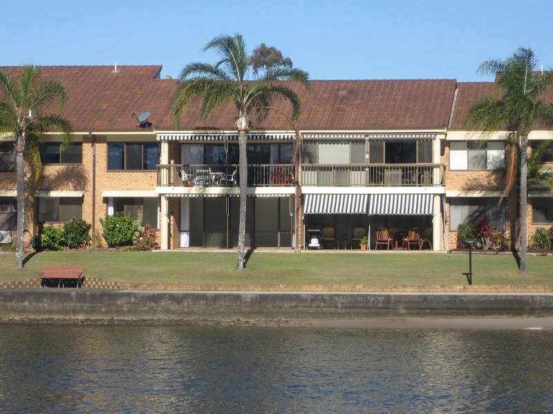 2/112 Bayview Street, Runaway Bay QLD 4216