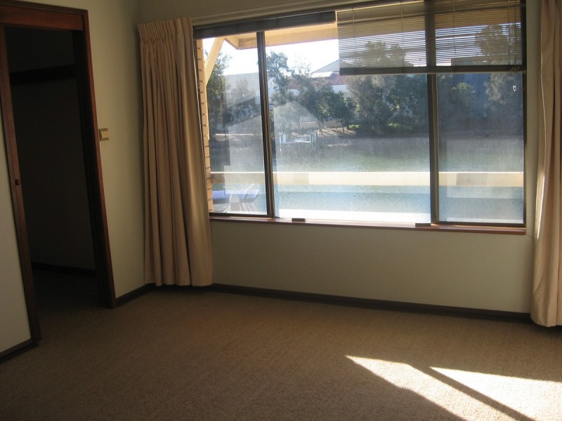 2/112 Bayview Street, Runaway Bay QLD 4216