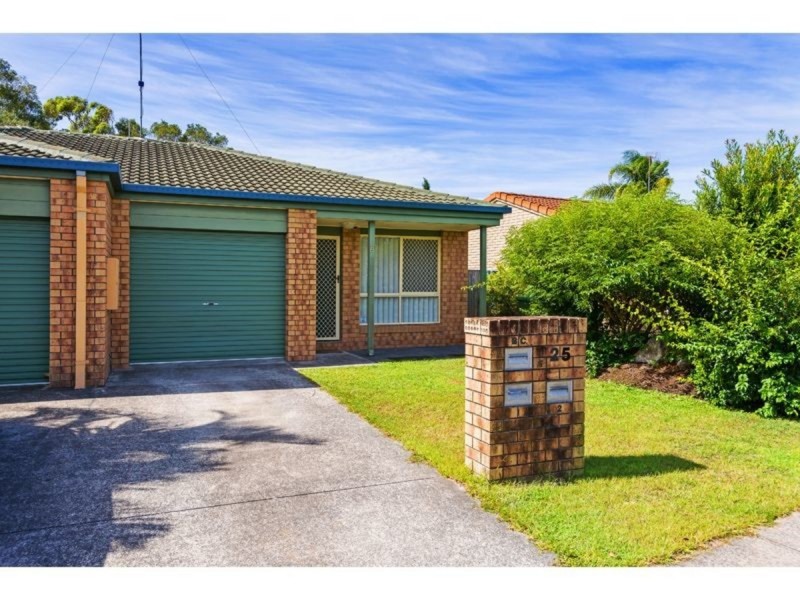 2/25 Crystal Reef Drive, Coombabah QLD 4216