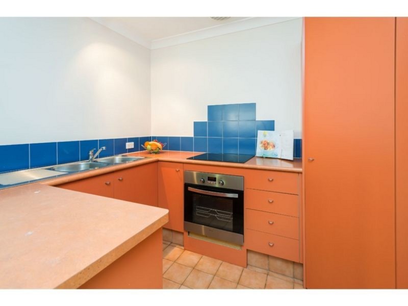 2/25 Crystal Reef Drive, Coombabah QLD 4216