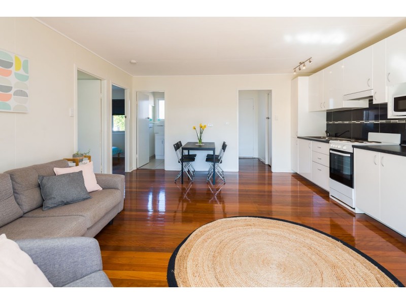 4/9 Middle Street, Labrador QLD 4215