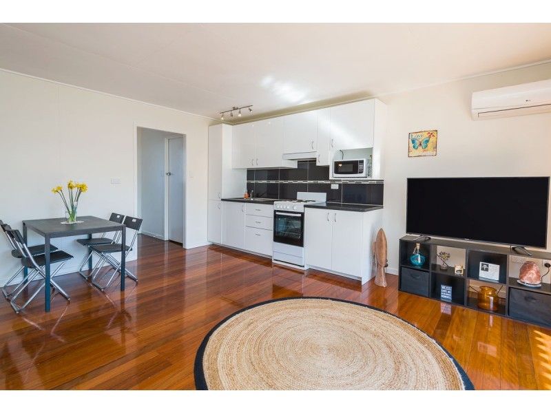 4/9 Middle Street, Labrador QLD 4215