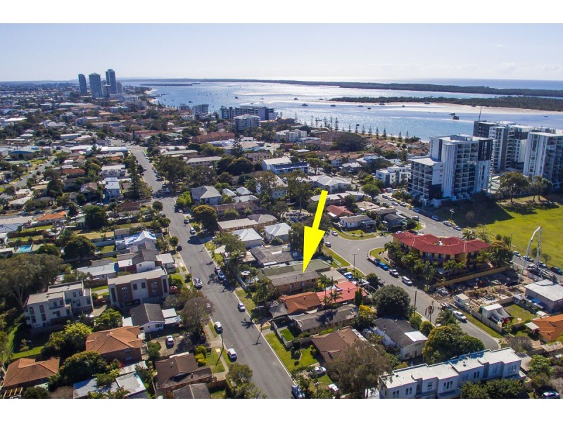 4/9 Middle Street, Labrador QLD 4215