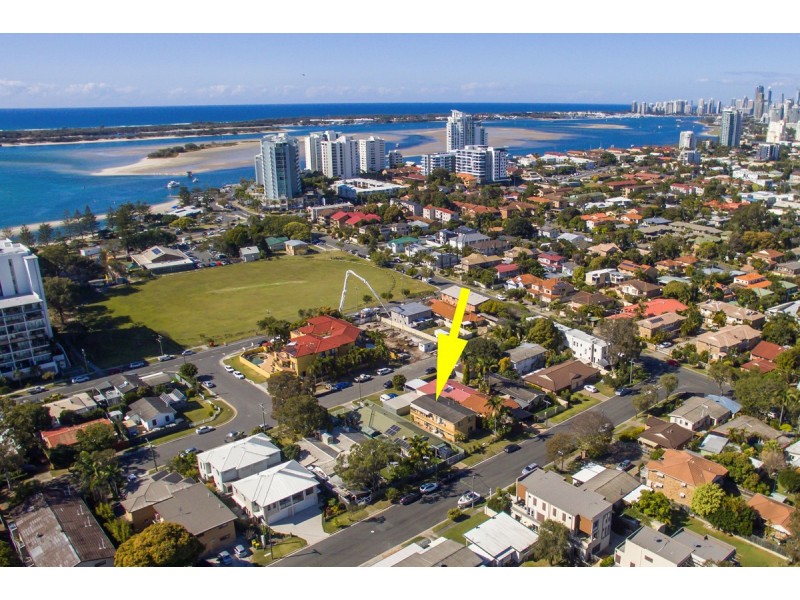 4/9 Middle Street, Labrador QLD 4215