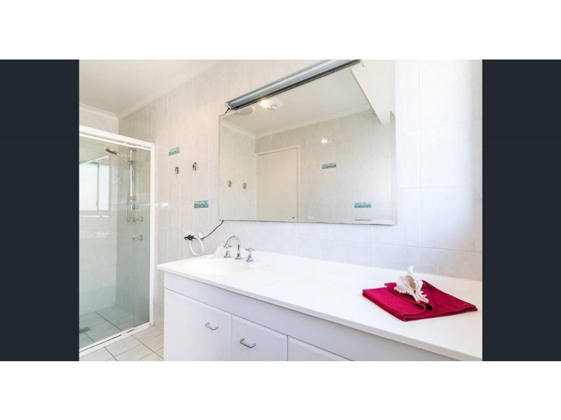 2/18 Stephenson Street, Labrador QLD 4215