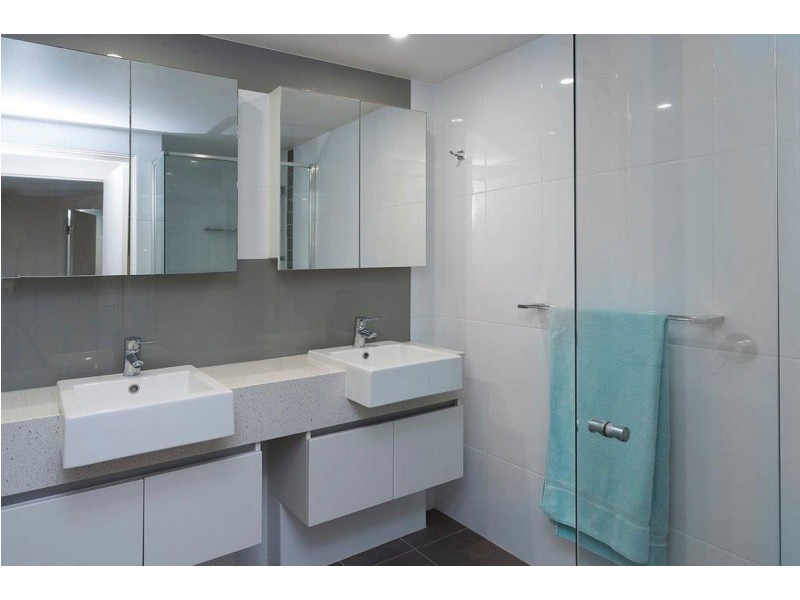 53/20 Bayview Street, Runaway Bay QLD 4216