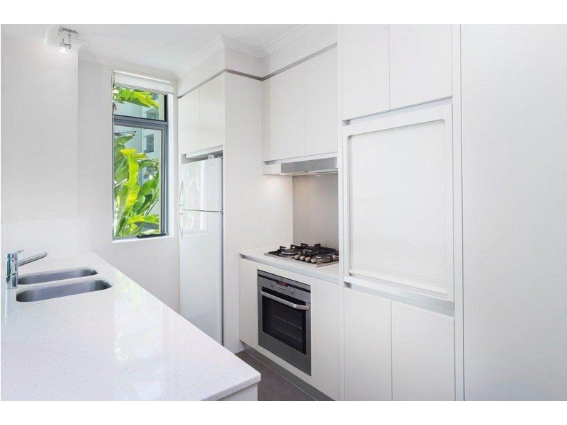 53/20 Bayview Street, Runaway Bay QLD 4216