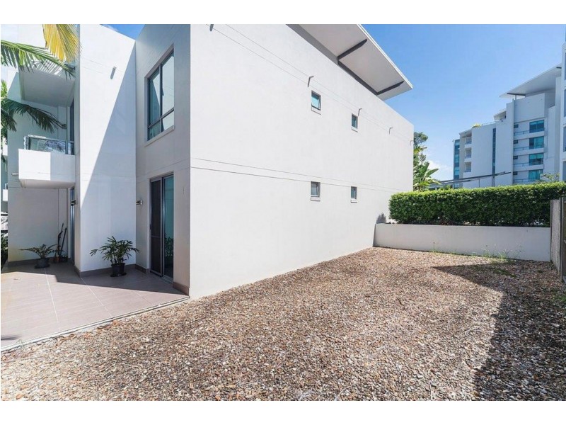 53/20 Bayview Street, Runaway Bay QLD 4216