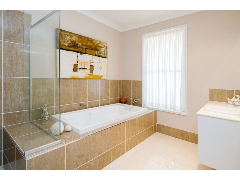 13 Ben Dalley Drive, Helensvale QLD 4212