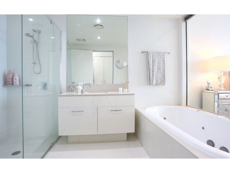 1502/230 Marine Parade, Labrador QLD 4215