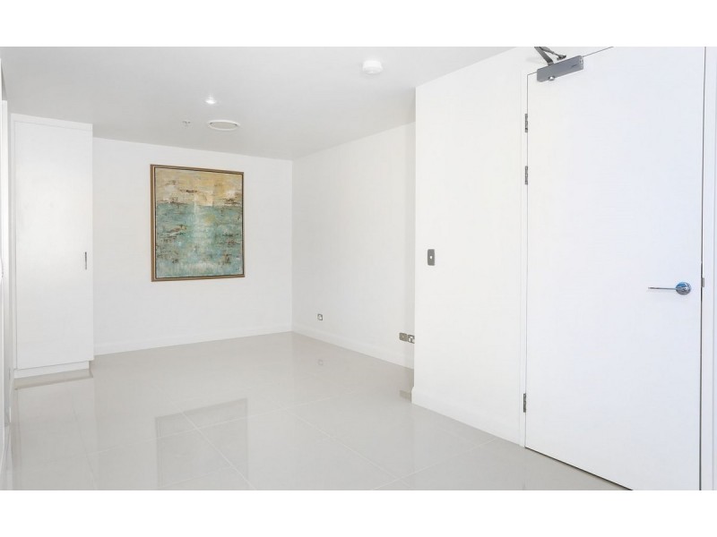 1502/230 Marine Parade, Labrador QLD 4215