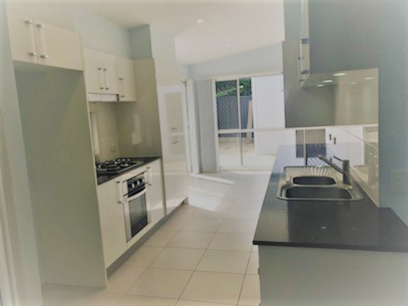 15 Fourth Avenue, Labrador QLD 4215