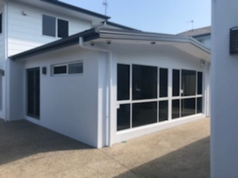 15 Fourth Avenue, Labrador QLD 4215