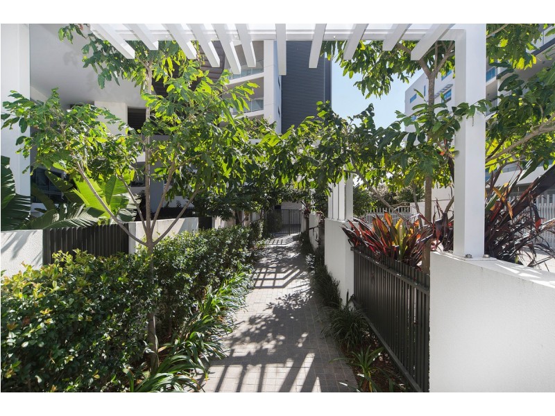 304/43 Harbour Town Drive, Biggera Waters QLD 4216