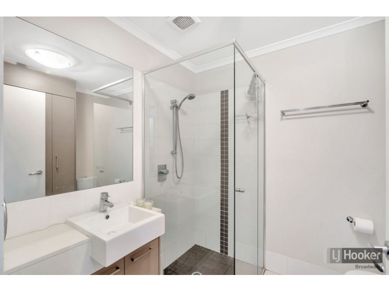 15/12-18 Bayview Street, Runaway Bay QLD 4216