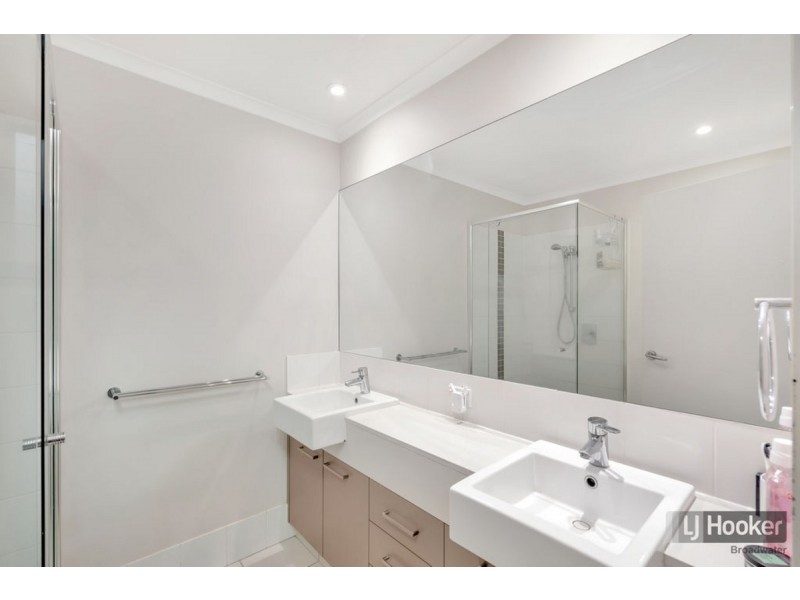 15/12-18 Bayview Street, Runaway Bay QLD 4216