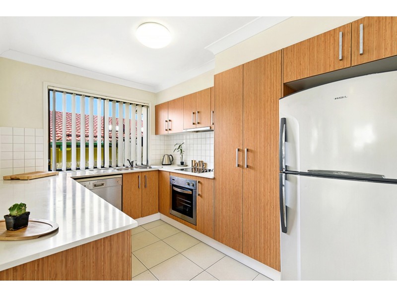 2/100 Imperial Parade, Labrador QLD 4215