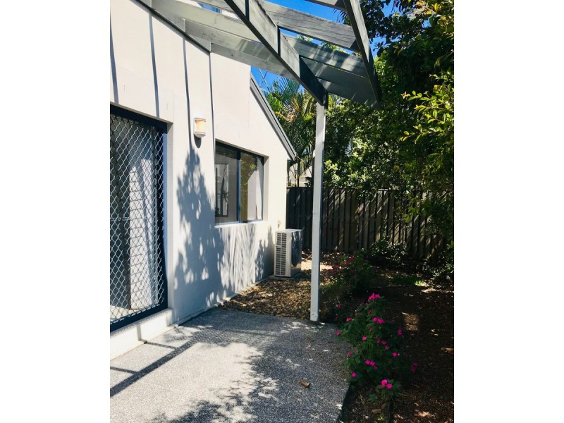 2/100 Imperial Parade, Labrador QLD 4215