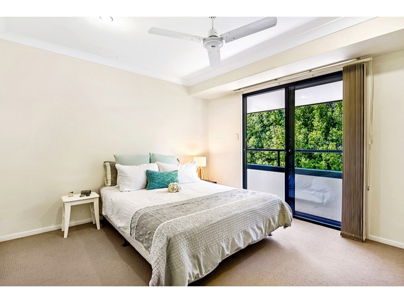 2/100 Imperial Parade, Labrador QLD 4215