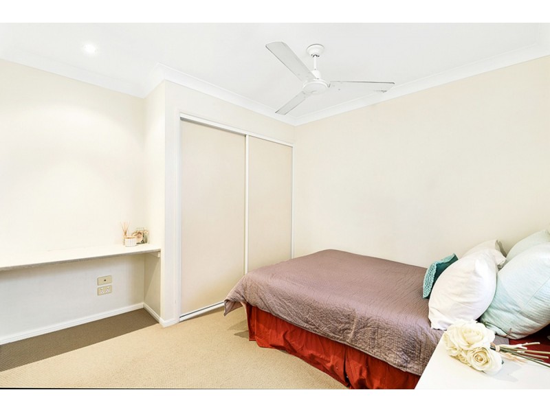 2/100 Imperial Parade, Labrador QLD 4215