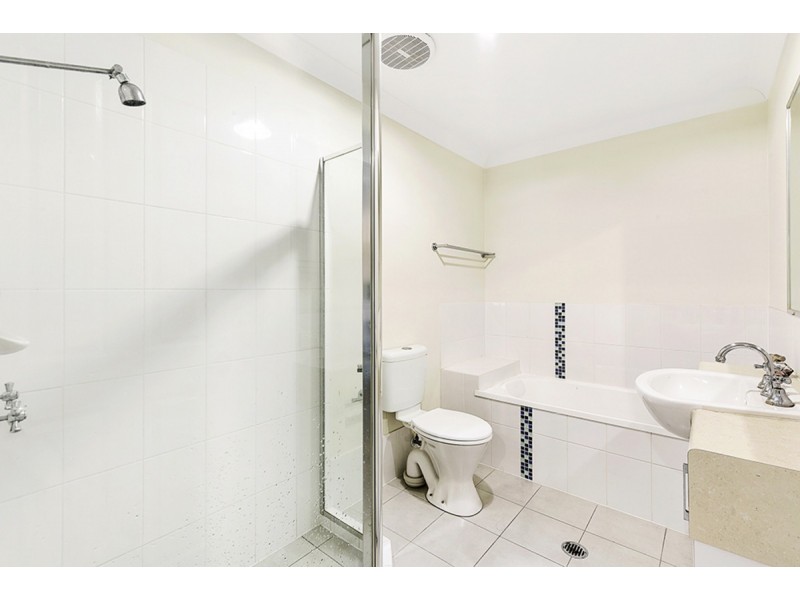 2/100 Imperial Parade, Labrador QLD 4215