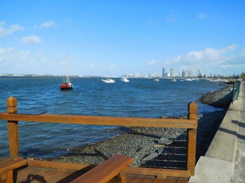 2/100 Imperial Parade, Labrador QLD 4215