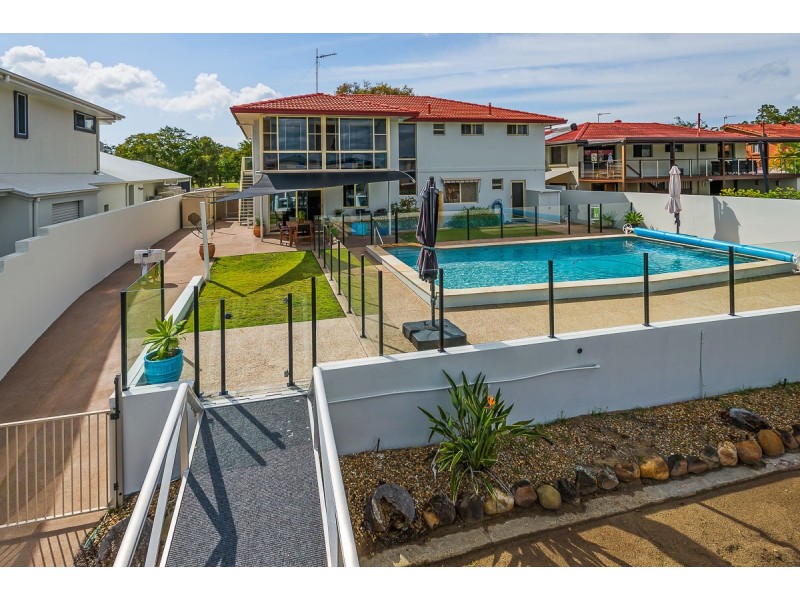 50 Lindsay Parade, Paradise Point QLD 4216