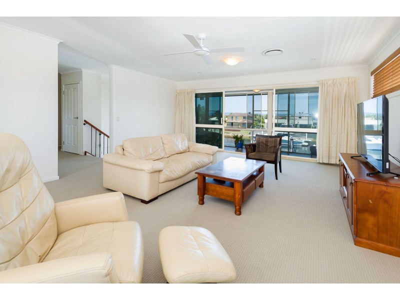 50 Lindsay Parade, Paradise Point QLD 4216