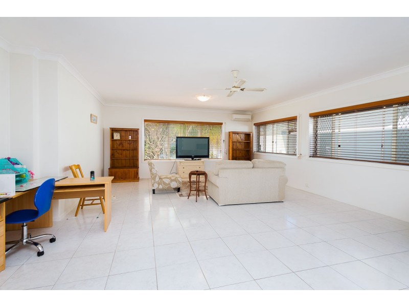 50 Lindsay Parade, Paradise Point QLD 4216