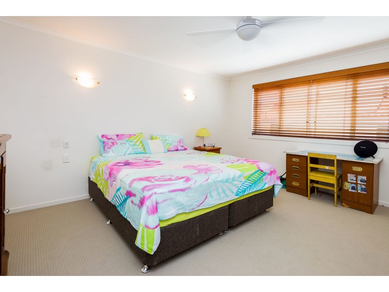 50 Lindsay Parade, Paradise Point QLD 4216