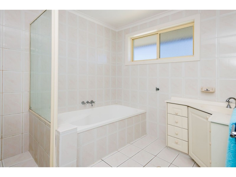 50 Lindsay Parade, Paradise Point QLD 4216