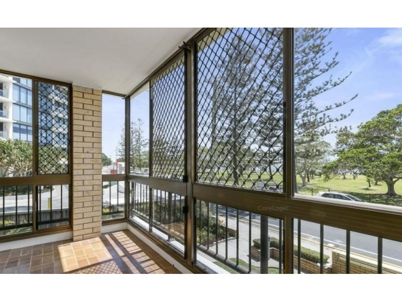 2/228 Marine Parade, Labrador QLD 4215