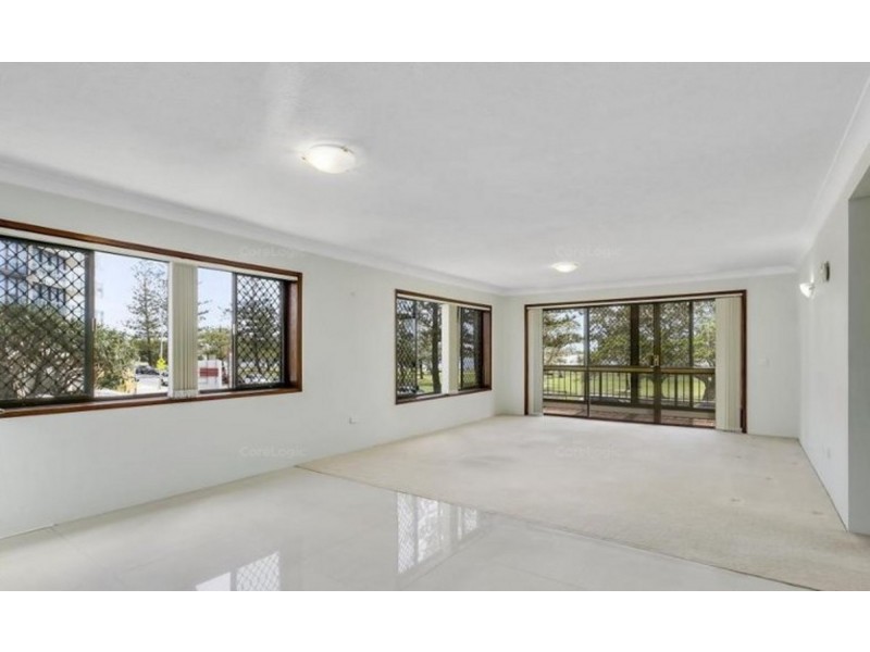 2/228 Marine Parade, Labrador QLD 4215