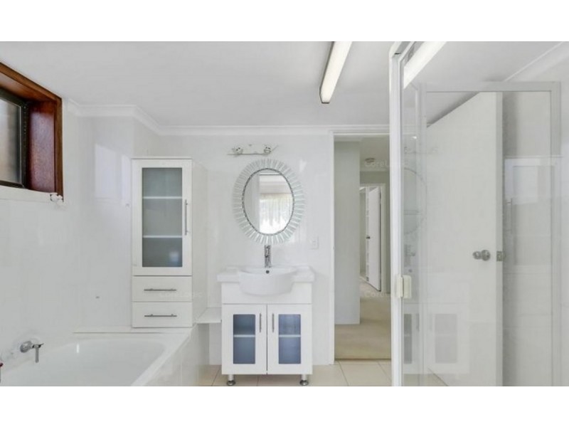 2/228 Marine Parade, Labrador QLD 4215