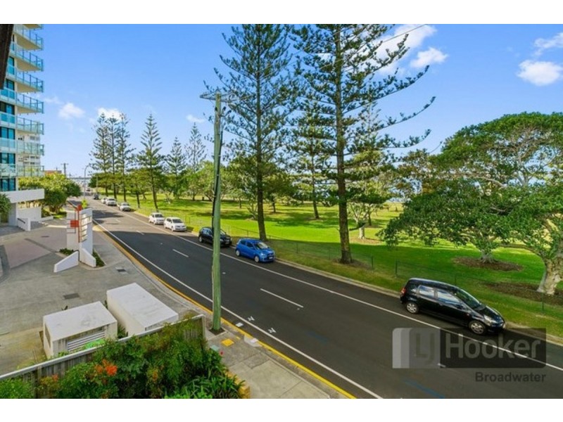 2/228 Marine Parade, Labrador QLD 4215