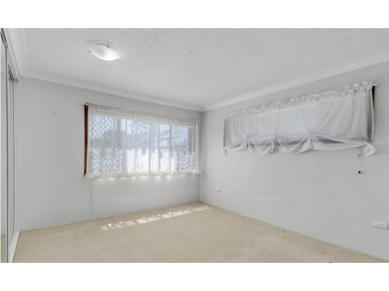 2/228 Marine Parade, Labrador QLD 4215