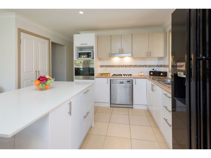 9 Matisse Court, Coombabah QLD 4216