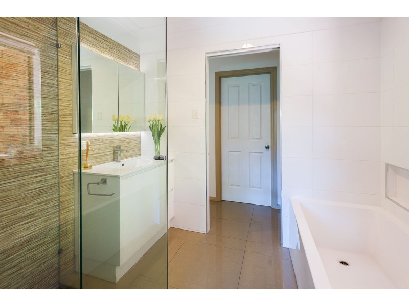 9 Matisse Court, Coombabah QLD 4216