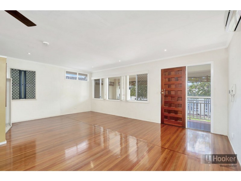 26 Vernon Avenue, Labrador QLD 4215