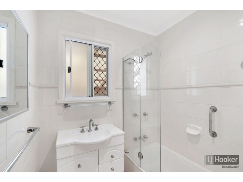 26 Vernon Avenue, Labrador QLD 4215