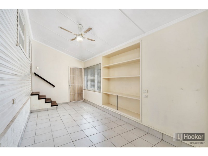 26 Vernon Avenue, Labrador QLD 4215