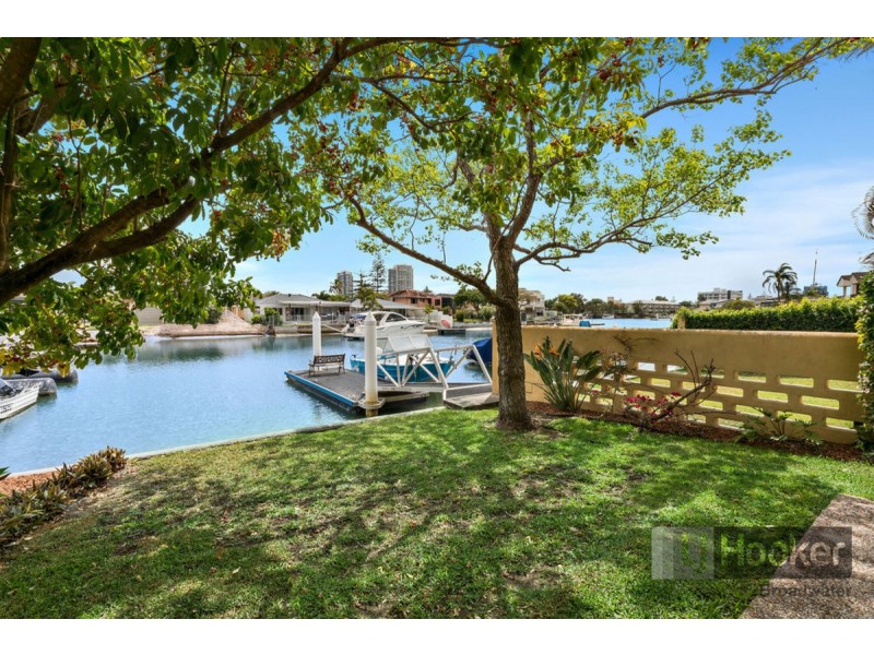 1/11 Vaggelas Crescent, Biggera Waters QLD 4216