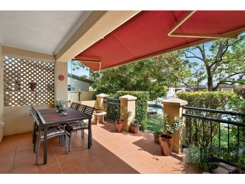 1/11 Vaggelas Crescent, Biggera Waters QLD 4216