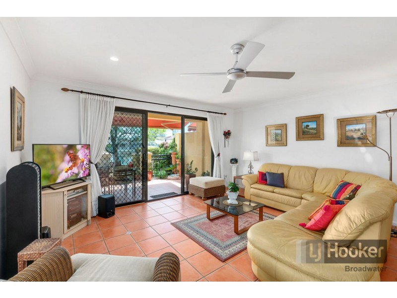 1/11 Vaggelas Crescent, Biggera Waters QLD 4216