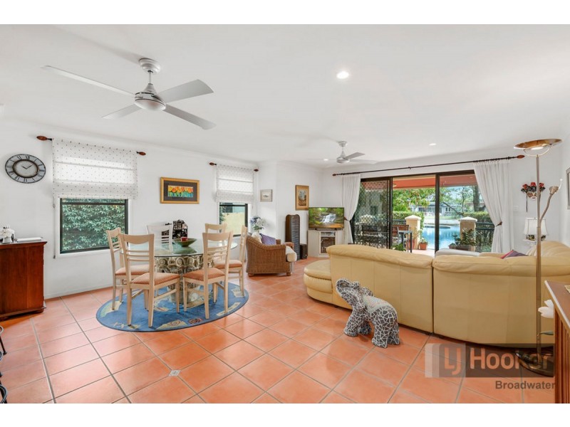 1/11 Vaggelas Crescent, Biggera Waters QLD 4216