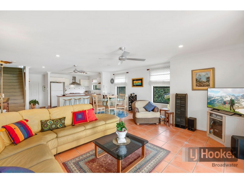 1/11 Vaggelas Crescent, Biggera Waters QLD 4216