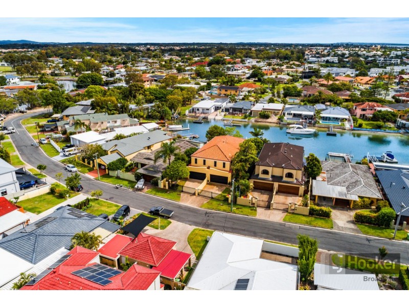 1/11 Vaggelas Crescent, Biggera Waters QLD 4216