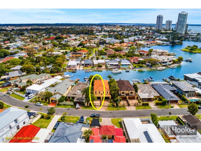 1/11 Vaggelas Crescent, Biggera Waters QLD 4216