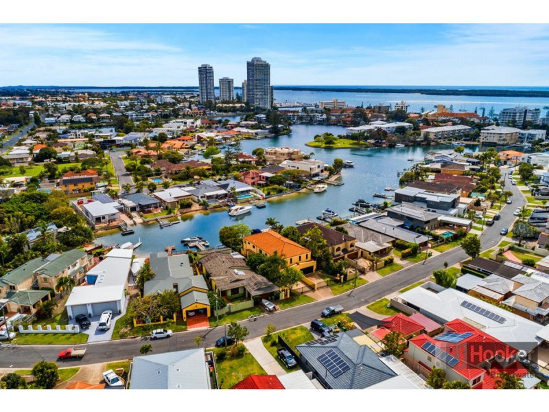 1/11 Vaggelas Crescent, Biggera Waters QLD 4216